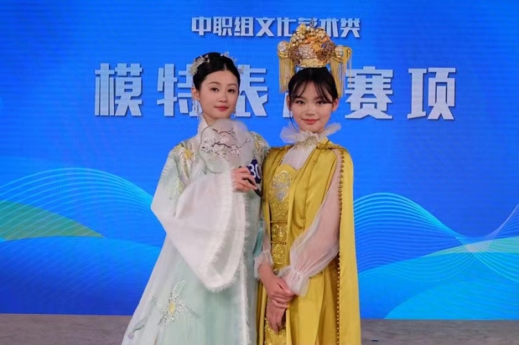 汱ŮУ4ѧӡʡչ
