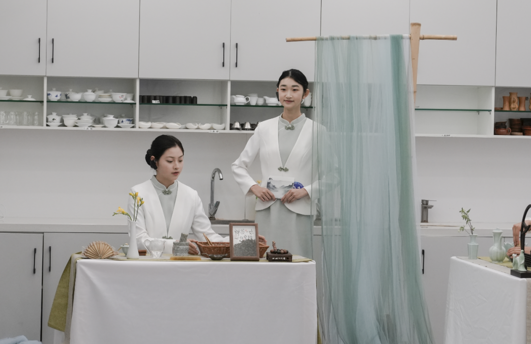 ������̬