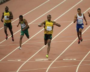高清：男子200米决赛牙买加选手博尔特19秒55夺冠-博尔特比赛视频